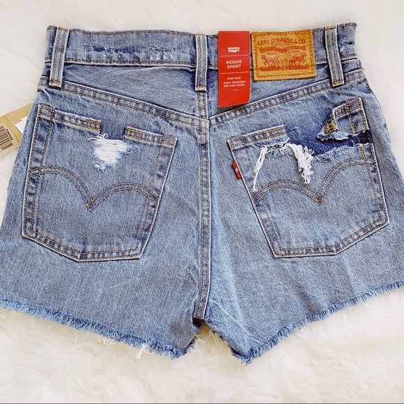 High Waisted Levi’s Jean Wedgie Shorts - Picture 2 of 10